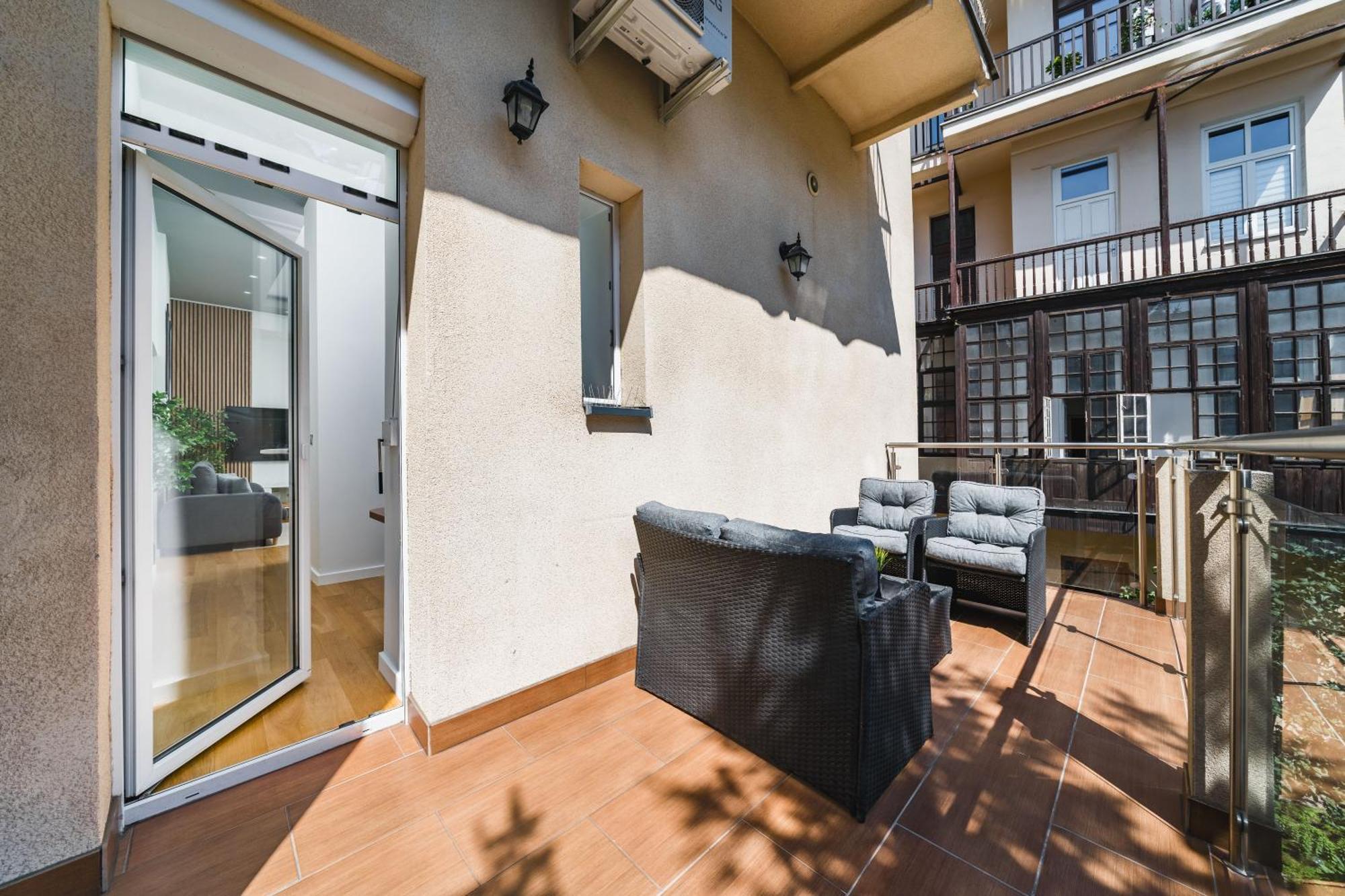 크라쿠프 Old Town Luxe Retreat - King Bed - Steps To Main Square 아파트 외부 사진