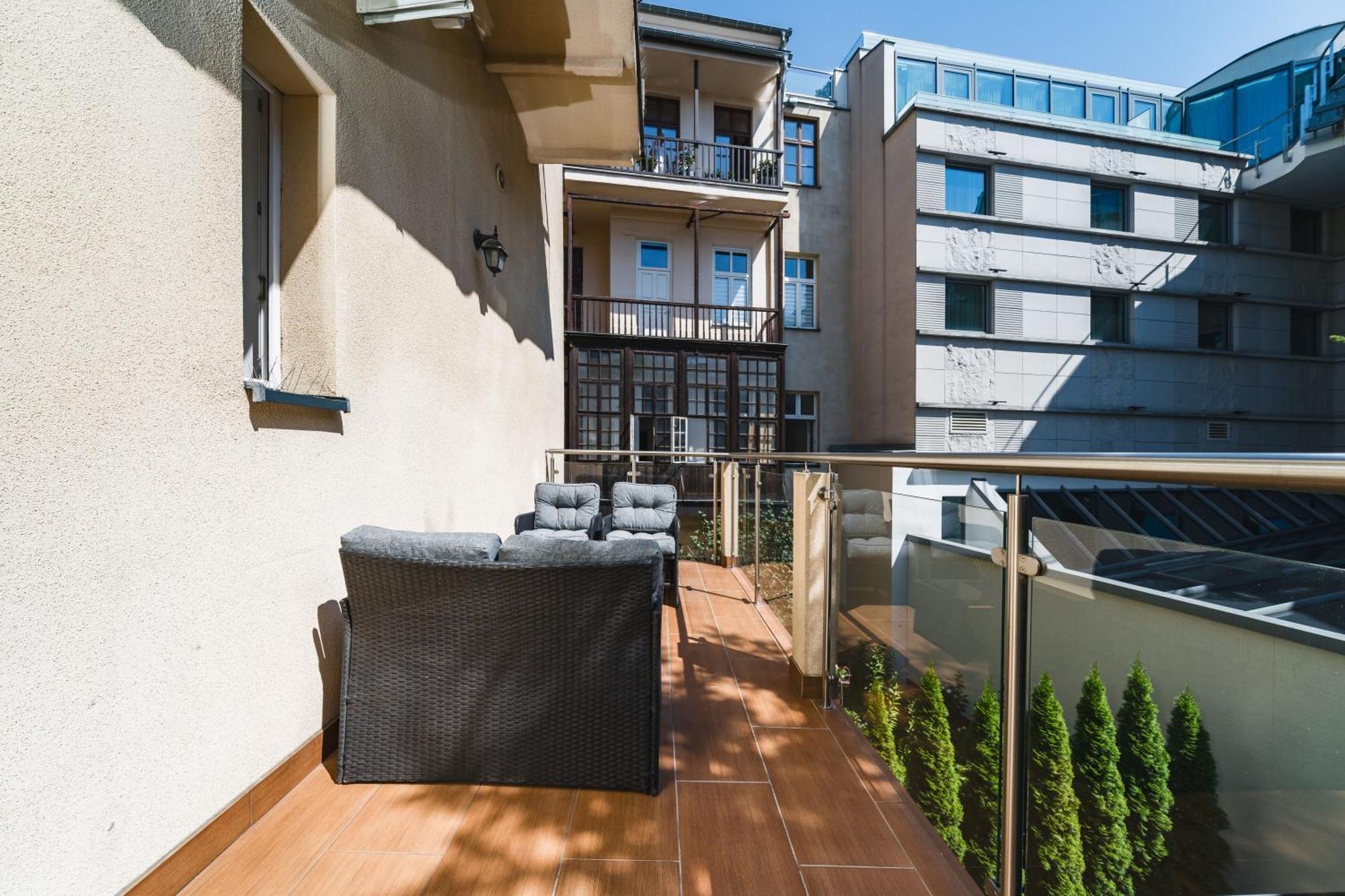 크라쿠프 Old Town Luxe Retreat - King Bed - Steps To Main Square 아파트 외부 사진