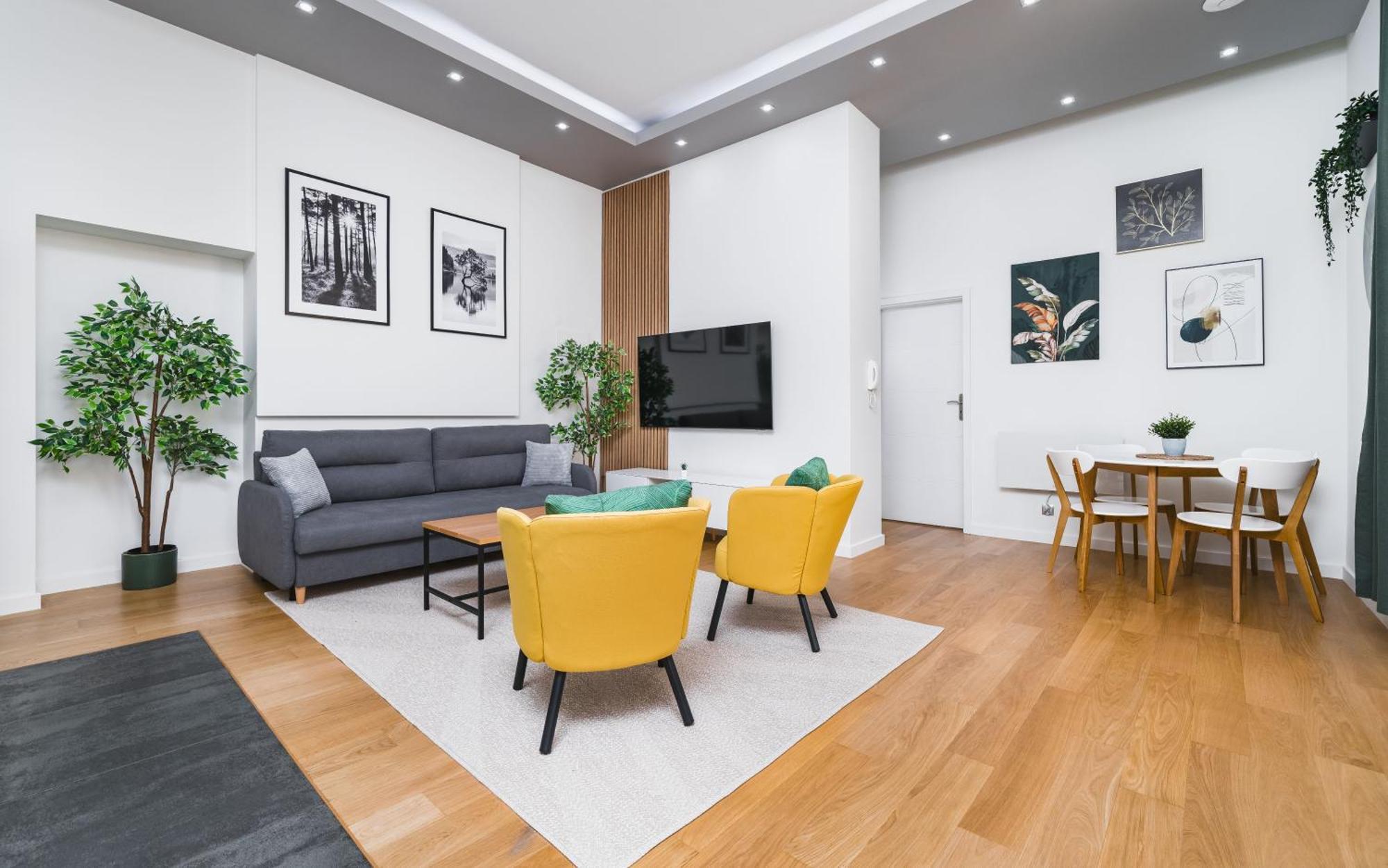 크라쿠프 Old Town Luxe Retreat - King Bed - Steps To Main Square 아파트 외부 사진