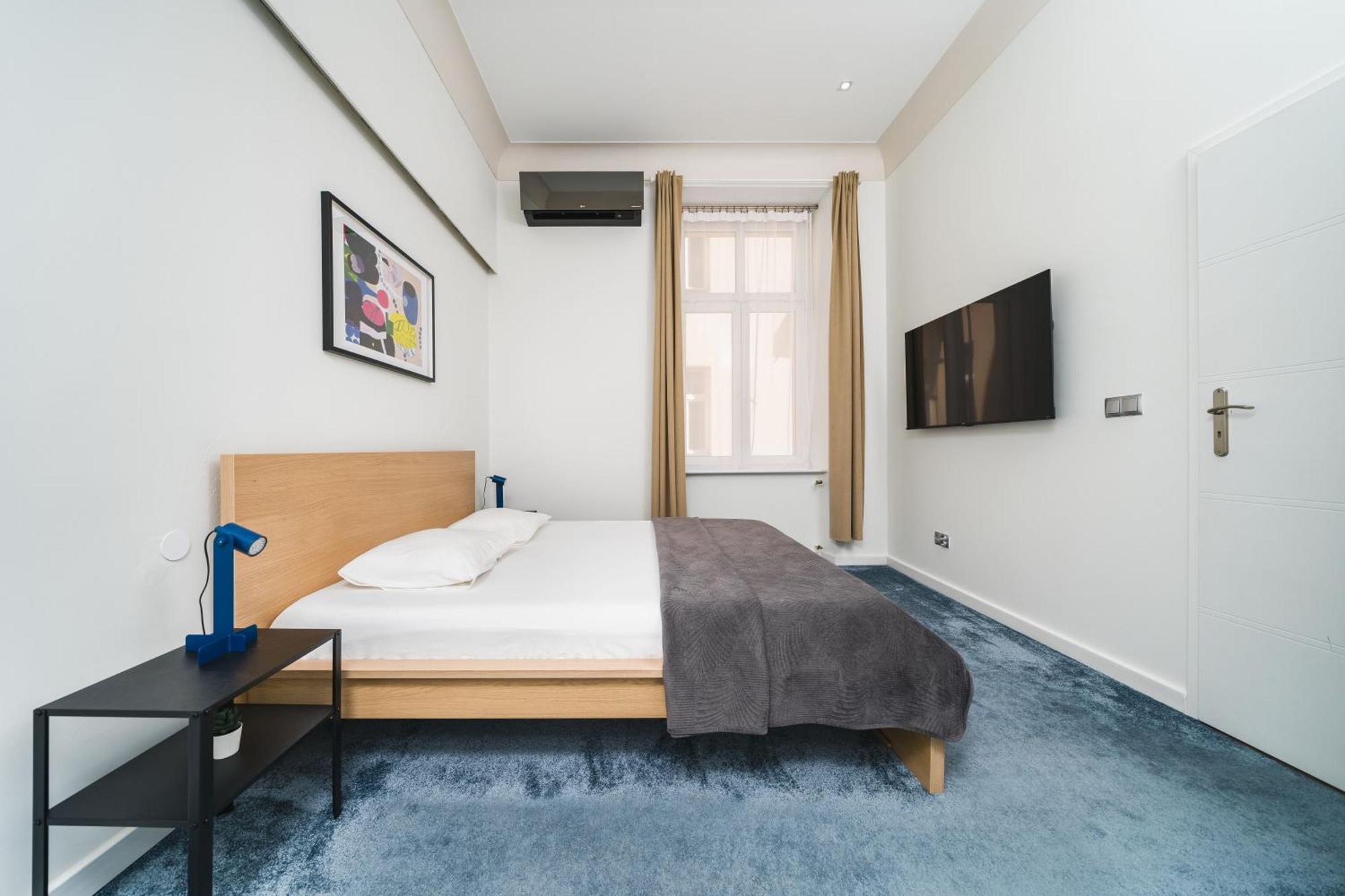 크라쿠프 Old Town Luxe Retreat - King Bed - Steps To Main Square 아파트 외부 사진