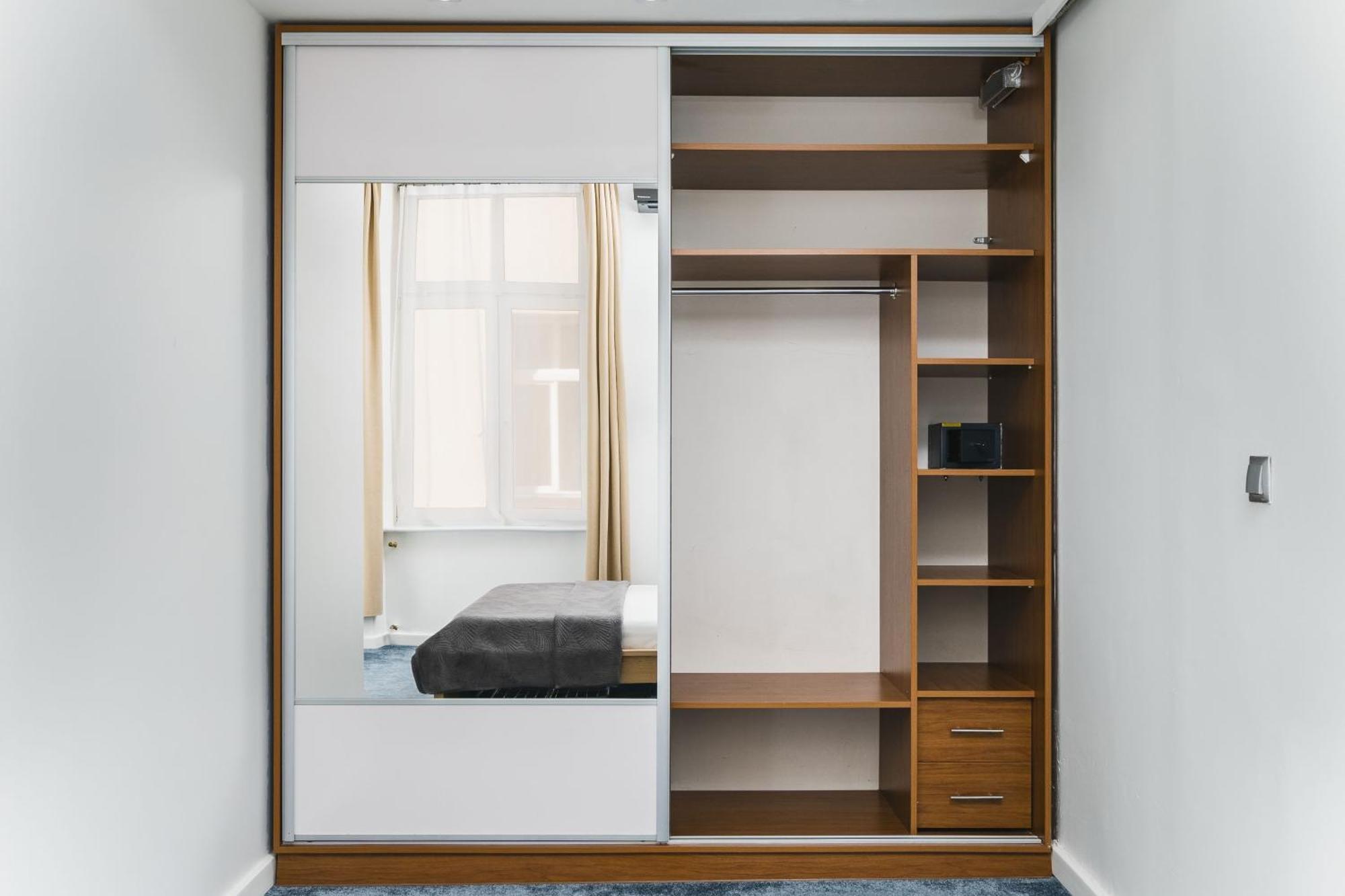 크라쿠프 Old Town Luxe Retreat - King Bed - Steps To Main Square 아파트 외부 사진