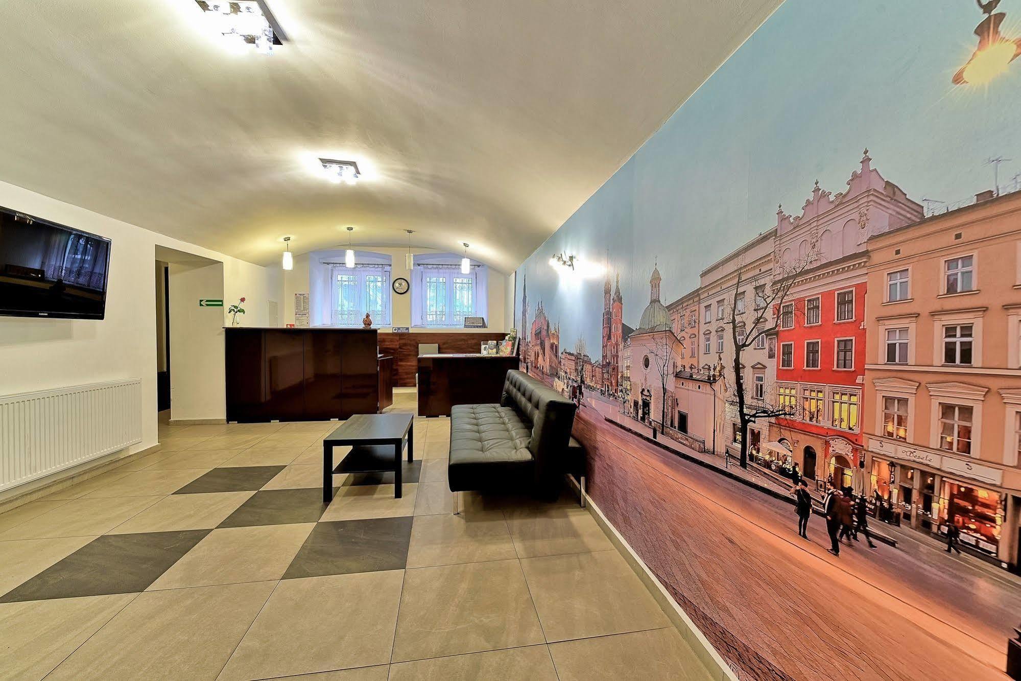 크라쿠프 Old Town Luxe Retreat - King Bed - Steps To Main Square 아파트 외부 사진
