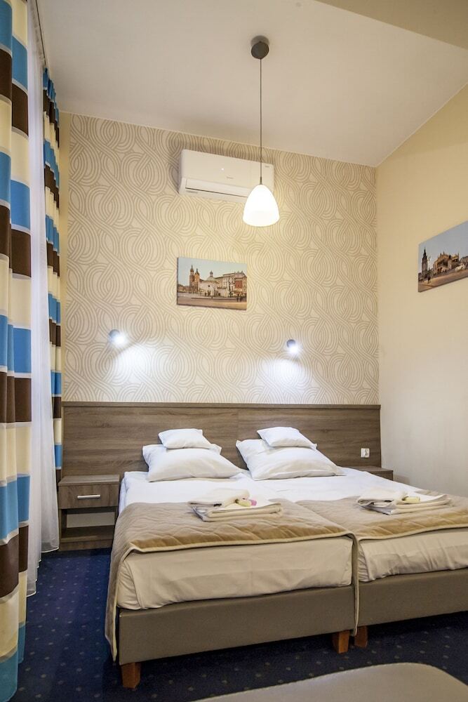 크라쿠프 Old Town Luxe Retreat - King Bed - Steps To Main Square 아파트 외부 사진